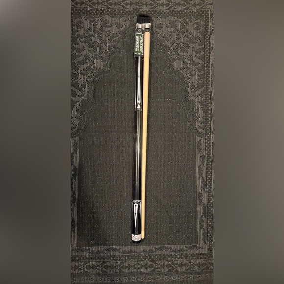 EastPoint Hardwood 2-Piece Billiard/Pool Cue w/ Poly  Tack Grip & Press-On Tip, - Picture 1 of 3